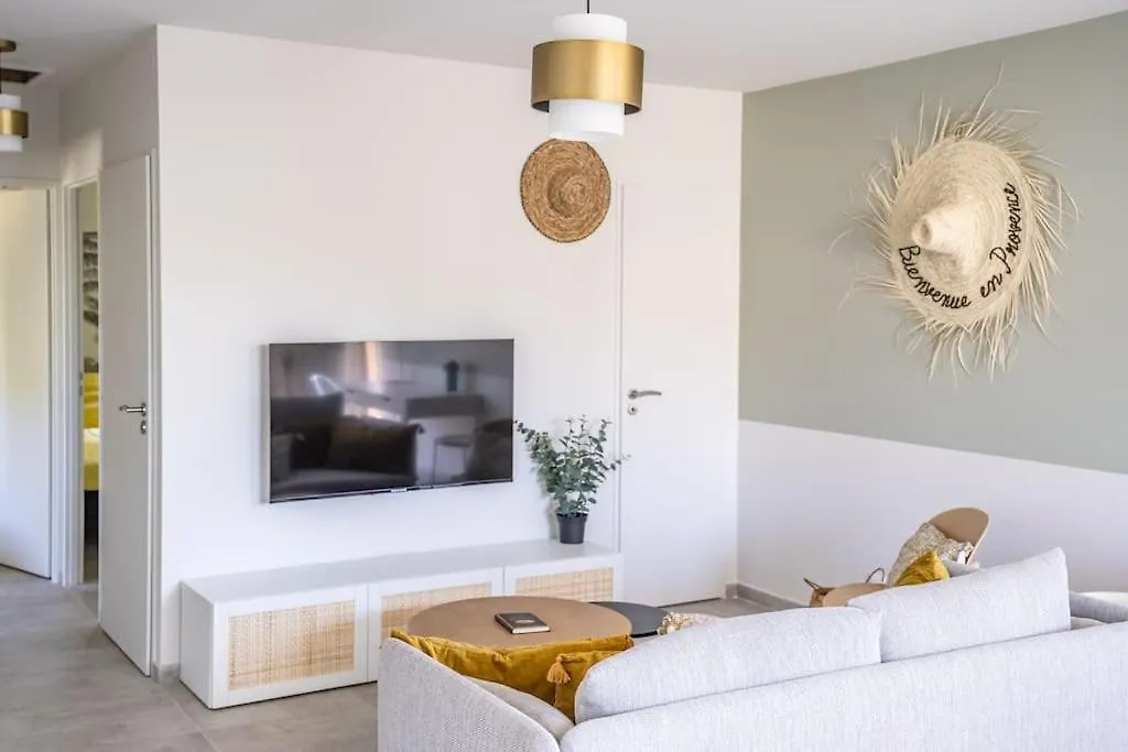 Tropiques En Provence Apartment Morieres-les-Avignon 0*,